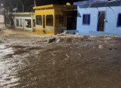 Fuertes lluvias convierten calles en caudalosos arroyos e ingresa a hogares en Rosario
