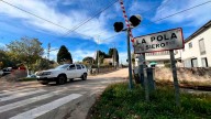 El Adif aparca la comprometida supresión del paso a nivel de El Bayu: sus proyectos se limitan a renovar y modernizar el equipamiento
