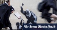 Banksy mural: New artwork on London court wall depicts judge striking protester
