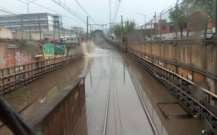 Lluvia azota oriente de CDMX; sin servicio 5 estaciones de la Línea A del Metro