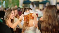 Ocho días de cerveza y gastronomía alemana: vuelve el San Miguel Biergarten a Barcelona
