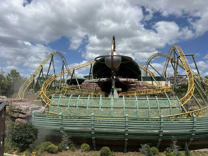 Un visitante muere después de subir a la montaña rusa Stardust Racers