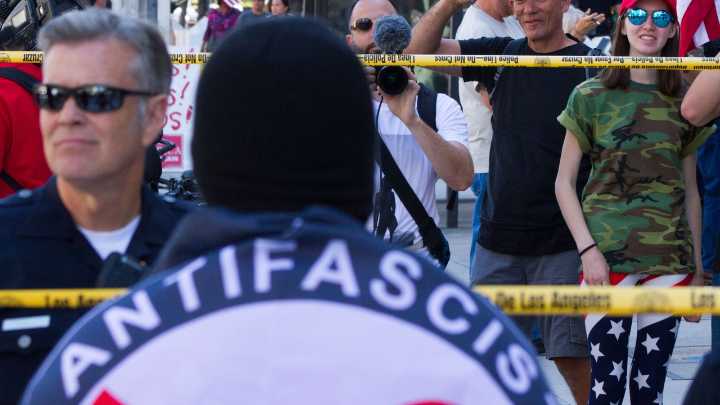 Trump designa como organización terrorista al movimiento antifascista de EEUU