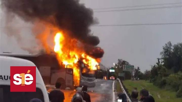 Taxistas incendian camión en Zinapécuaro tras exigir liberación de detenidos