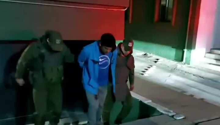 Dan a conocer registros del ataque a carabinero herido por golpe de ladrillo en la cabeza