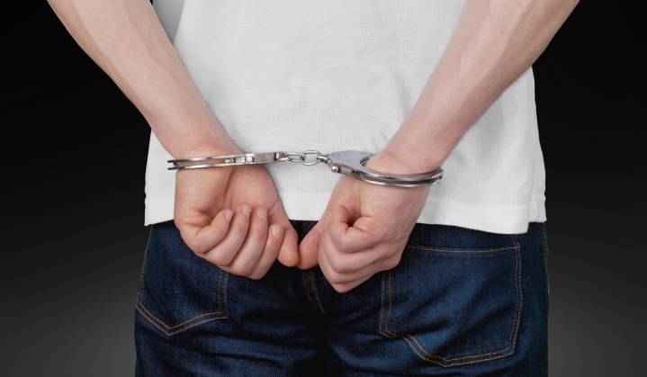 Residente permanente es detenido por ICE tras volver del funeral de su hermana en Filipinas 