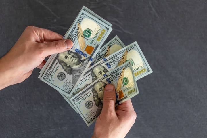 Minuto a minuto. ¿A cuánto cotizan el dólar blue y el oficial este lunes 1° de septiembre?