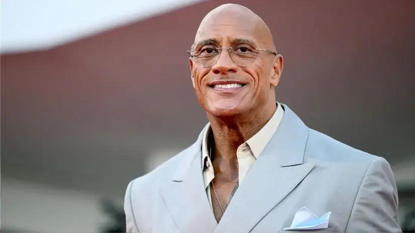 Dwayne 'La Roca' Johnson se quiebra tras ovación de 15 minutos en Venecia por 'The Smashing Machine'
