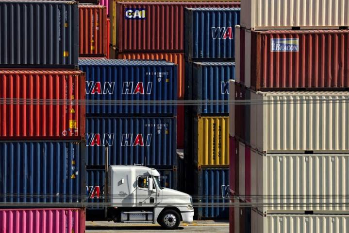 US container imports up in August, tariff turmoil dims year