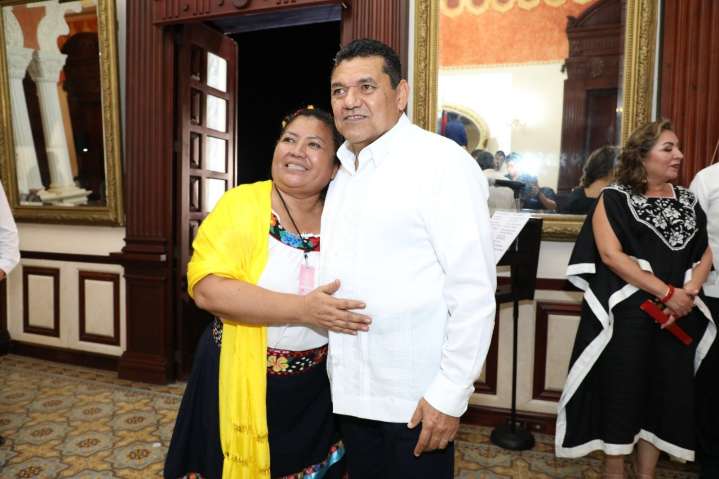 En el primer grito del Gobierno del Pueblo, Javier May lanza 21 vivas, con especiales arengas a las mujeres