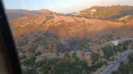 La noche ayuda al control de un incendio forestal en Casares