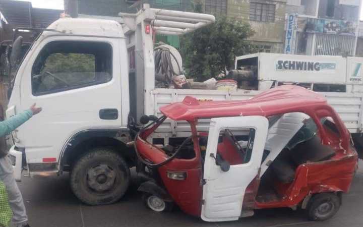 Villa el Salvador: Camión choca contra mototaxi y adolescente de 13 años fallece