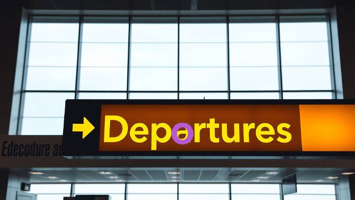 Reform top policy to change airport signage to 'Deportures'