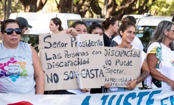 Colectivo de discapacidad apunta contra Milei y Pullaro por el ajuste: "Crueldad"