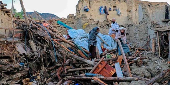 Devastador terremoto en Afganistán causa más de 800 muertes y más de 2,500 heridos