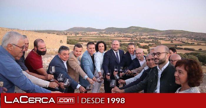 El Gobierno regional pone en valor que Bodega Tintoralba ha unido a través de sus vinos patrimonio, territorio y desarrollo local