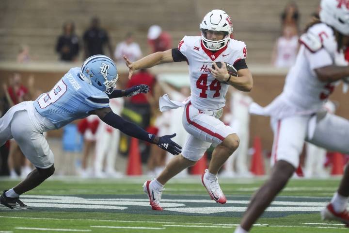 Deadspin | Houston overcomes sluggish start to top crosstown-rival Rice