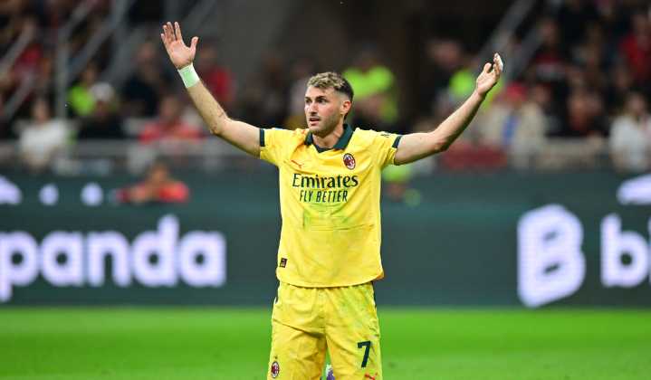 Otro partido sin gol: Santiago Giménez le pega dos veces al poste en la victoria del Milan ante Bologna
