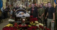 Cientos lloran a político ucraniano prooccidental asesinado a tiros en la calle