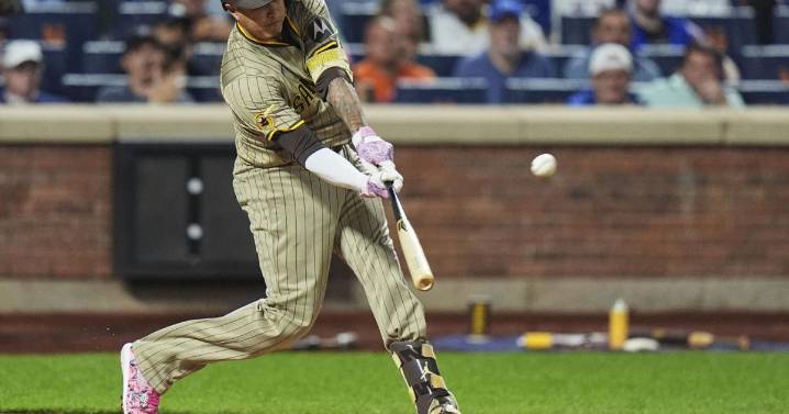 Machado's tiebreaking grand slam sends Padres to 7