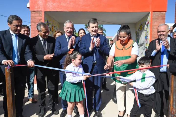Pinto: el gobernador Zamora inauguró un jardín de infantes y entregó viviendas sociales