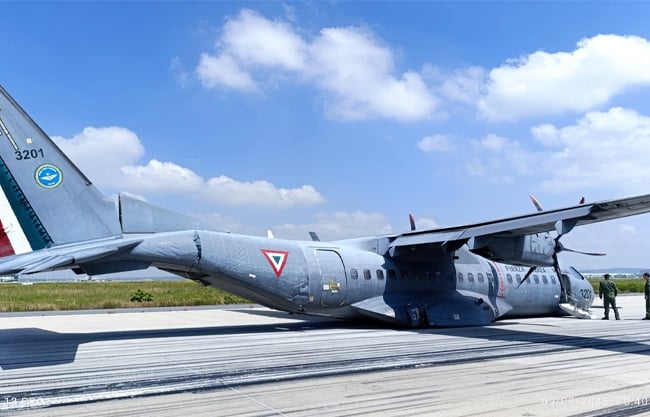 Aterriza de emergencia aeronave de la Fuerza Aérea en el AIFA