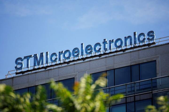 Chipmaker STMicro tells Rome it will not slash jobs in Italy