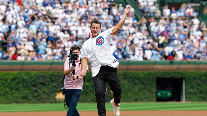 Anthony Rizzo retires with the Chicago Cubs, nearly catches home run in Wrigley bleachers