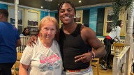 El bonito gesto del 'streamer' iShowSpeed con una anciana de 71 años que se declaró fan suya en un directo