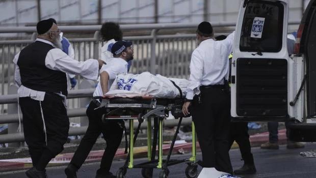 Palestinos armados abrieron fuego en una parada de autobús de Jerusalén y mataron a 6 personas