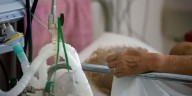 Lucidez antes de morir, el enigma que desconcierta a la neurociencia: “Mientras haya conciencia, la persona está ahí”