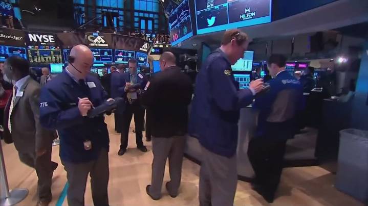 Gillibrand introduces bill to ban stock trading for senior government officials