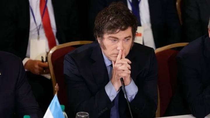 Presidente Milei busca aire en EEUU y un enorme préstamo del Tesoro