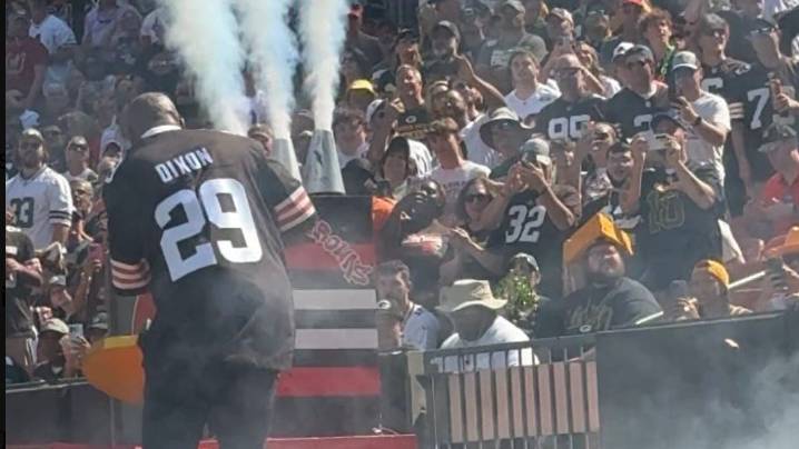 See a Browns legend smash a guitar before Sunday's game