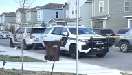 Madre de Texas arrestada por la muerte de sus hijos que dejó en vehículo con altas temperaturas