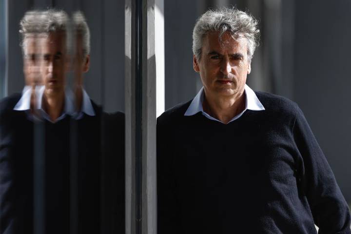 “No tengo idea cuánto vale el dólar". El economista que escapó de la heladería familiar, fue funcionario de Milei y se hizo tenista profesional ¡a los 53!