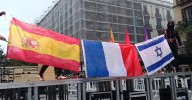La quema de las banderas de España, Francia e Israel