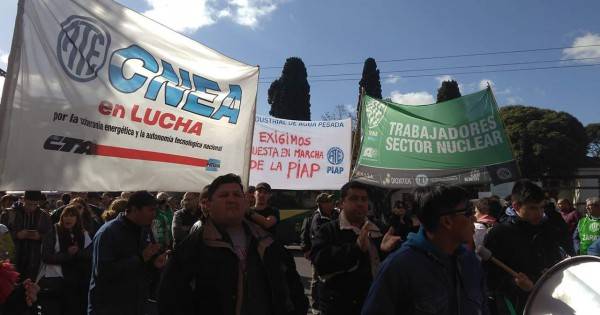Trabajadores de la Comisión Nacional de Energía Atómica repudiaron la posible privatización de las centrales nucleares