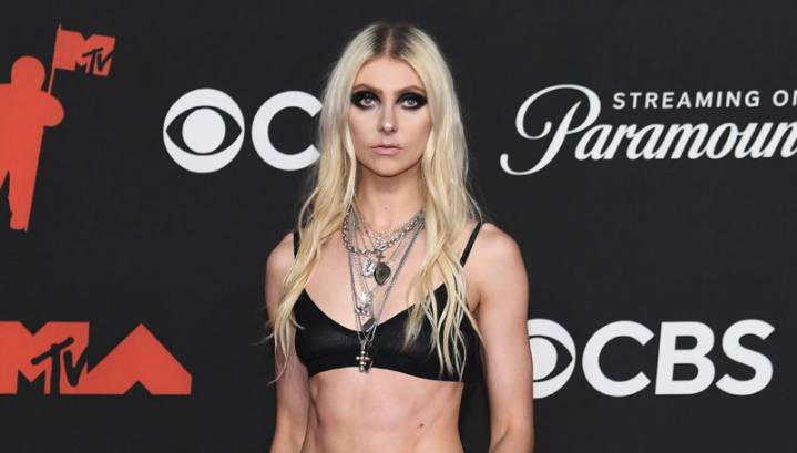 Gossip Girl’s Taylor Momsen Wears Ab-Baring Outfit from Her Music Video to MTV VMAs 2025 