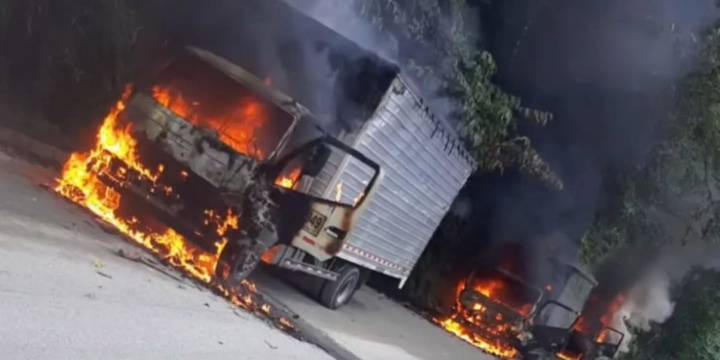 Emergencia en carretera: incineran camiones en Tadó