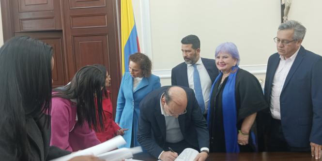 Minhacienda radicó el proyecto de ley de financiamiento en el Congreso 
