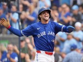 Jays set stage for final day drama, shot at seventh division title