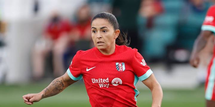 Record-breaking KC Current wins NWSL Shield with five games to spare