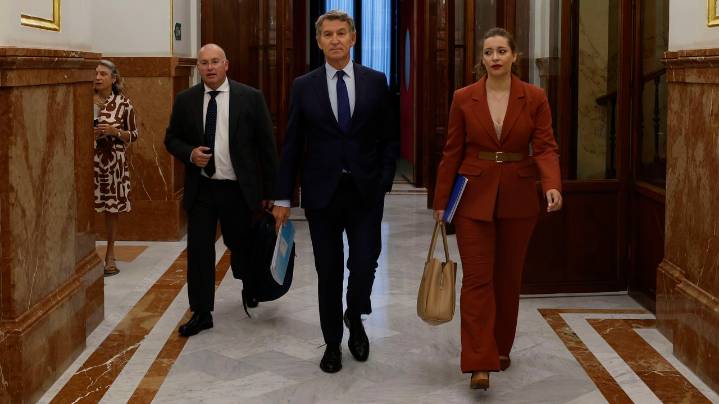 Feijoo y compañía camino de la frutería