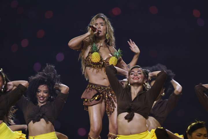 La colombiana Karol G llena de ritmo latino el descanso de la NFL en São Paulo