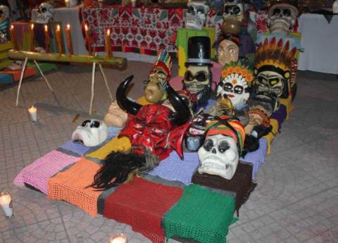 Inicia Xantolo con la Bajada de Máscaras