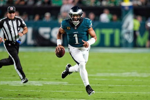 Defending champion Eagles edge Cowboys 24