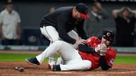 Pelotazo en el rostro obligó a hospitalizar a jugador de Cleveland Guardians [VIDEO]