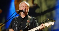 Sonny Curtis, Prolific Singer-Songwriter Behind ‘Mary Tyler Moore’ Theme, Dead at 88