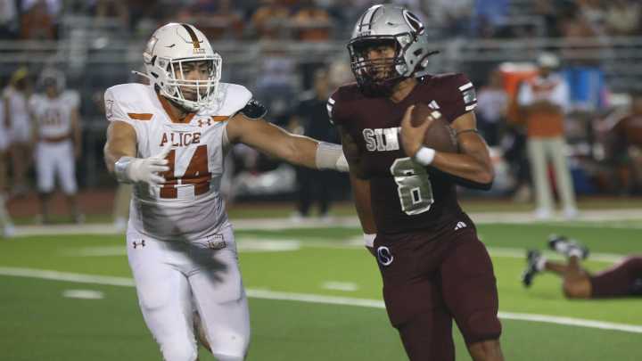 Check out the photos: Sinton hosts Alice in high school football game
